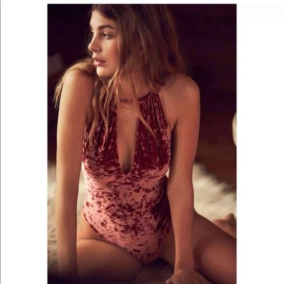 New pink velvet bodysuit - Picture 2 of 7